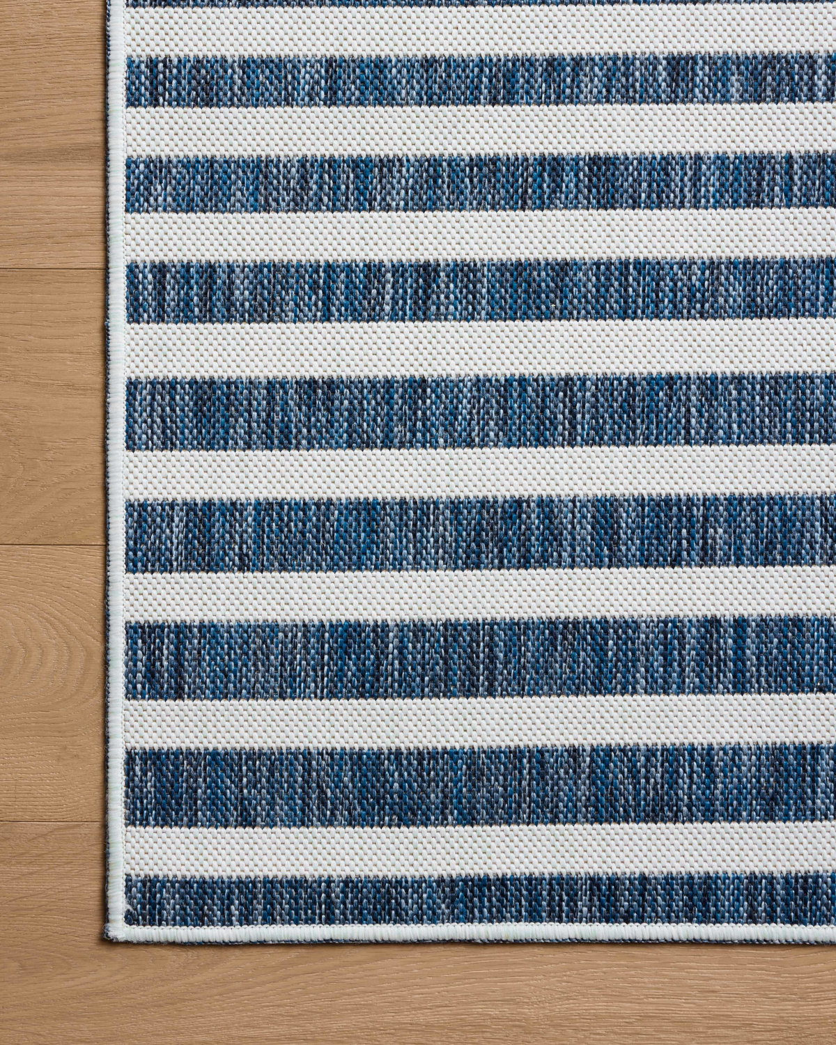 Loloi Easton Rug, 1'6" length x 1'6" width View 6