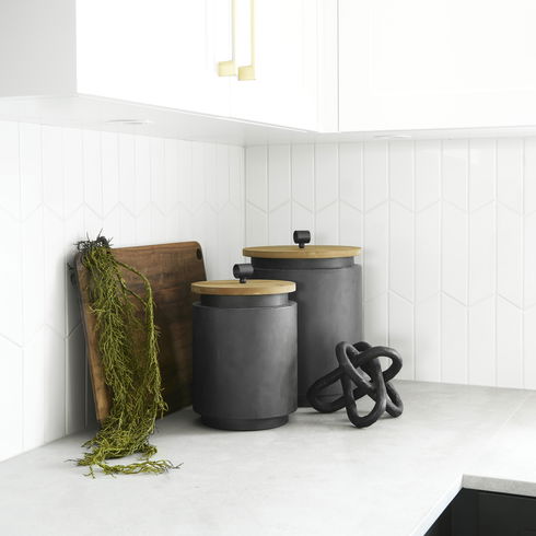 Wilhelm I (Small) 7L x 7W Black Metal Link Decor Object