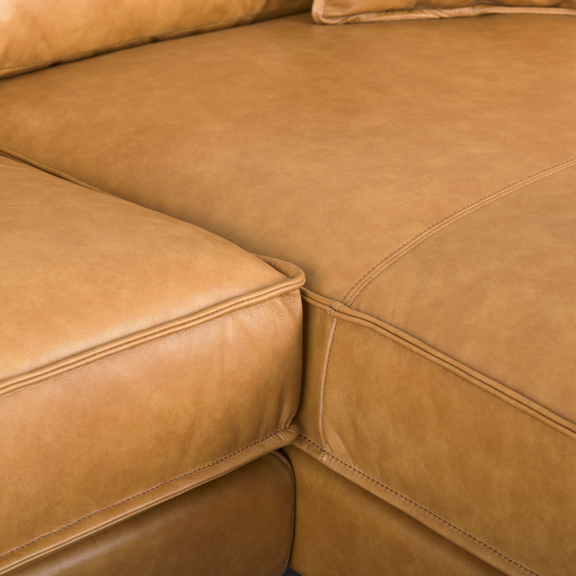 D'Arcy 111'L x 70'D x 33'H Tan Leather Right Chaise Sectional large image 