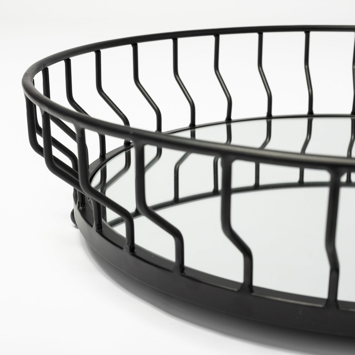 Helena 20L x 20W Black Metal Mirrored Bottom Round Serving Tray, Decorative Tray by Mercana, 19.88" length x 19.88" width x 3.94" height View 4