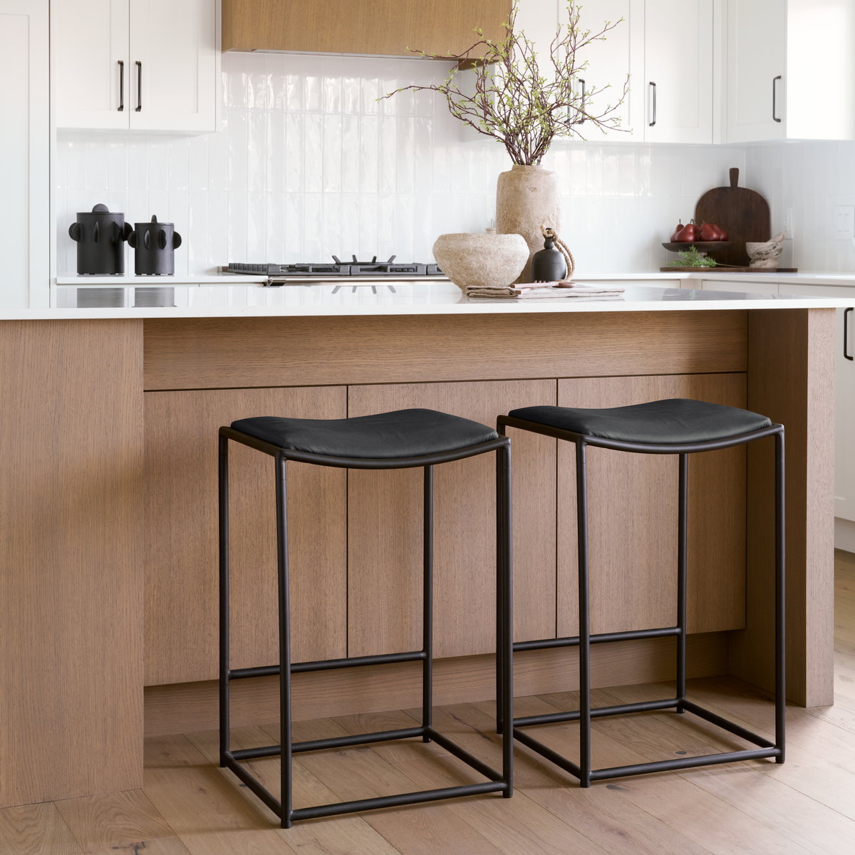 Taniel Backless 27.25in Seat Counter Stool | Black Leather with Metal, Counter & Bar Stool by Mercana, 18" length x 16" width x 27.75" height View 3