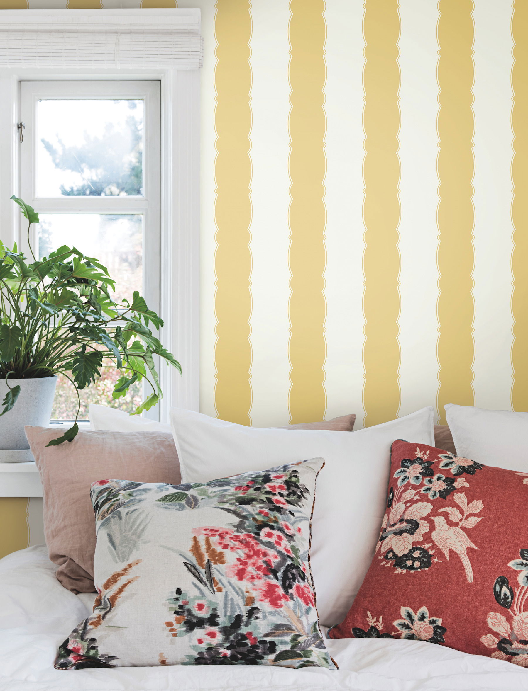 Scalloped Stripe Yellow Wallpaper large image 