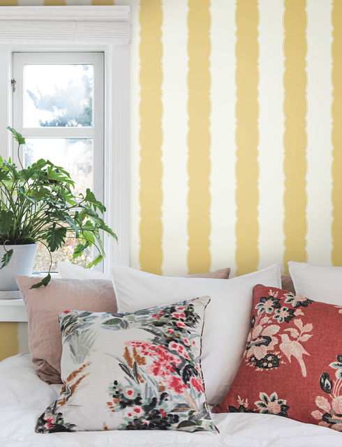 Scalloped Stripe Yellow Wallpaper