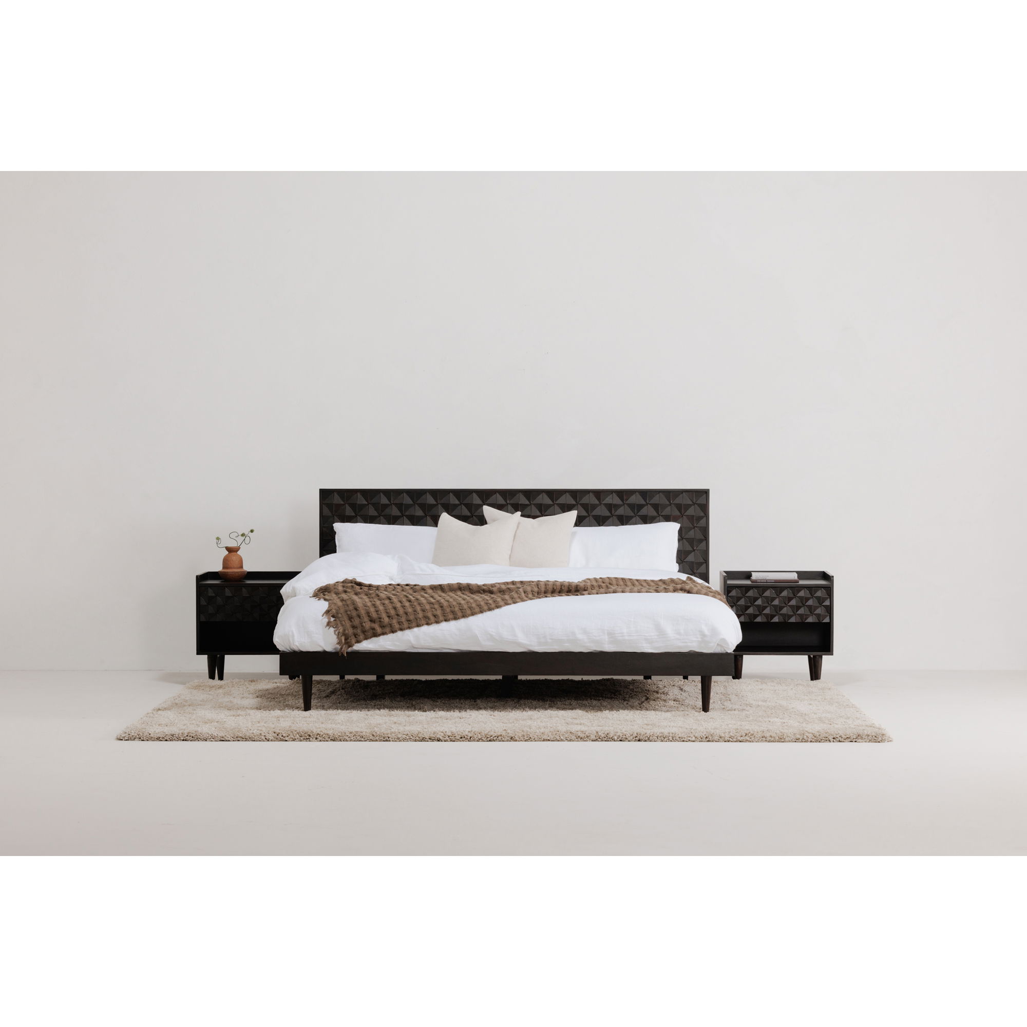Pablo King Bed Black large image 