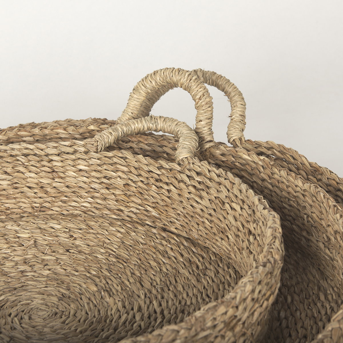 Ulana Set of 3 Round Nesting Seagrass Trays with Loop Handles, Decorative Tray by Mercana, 26.38" length x 26.38" width x 3.94" height View 7
