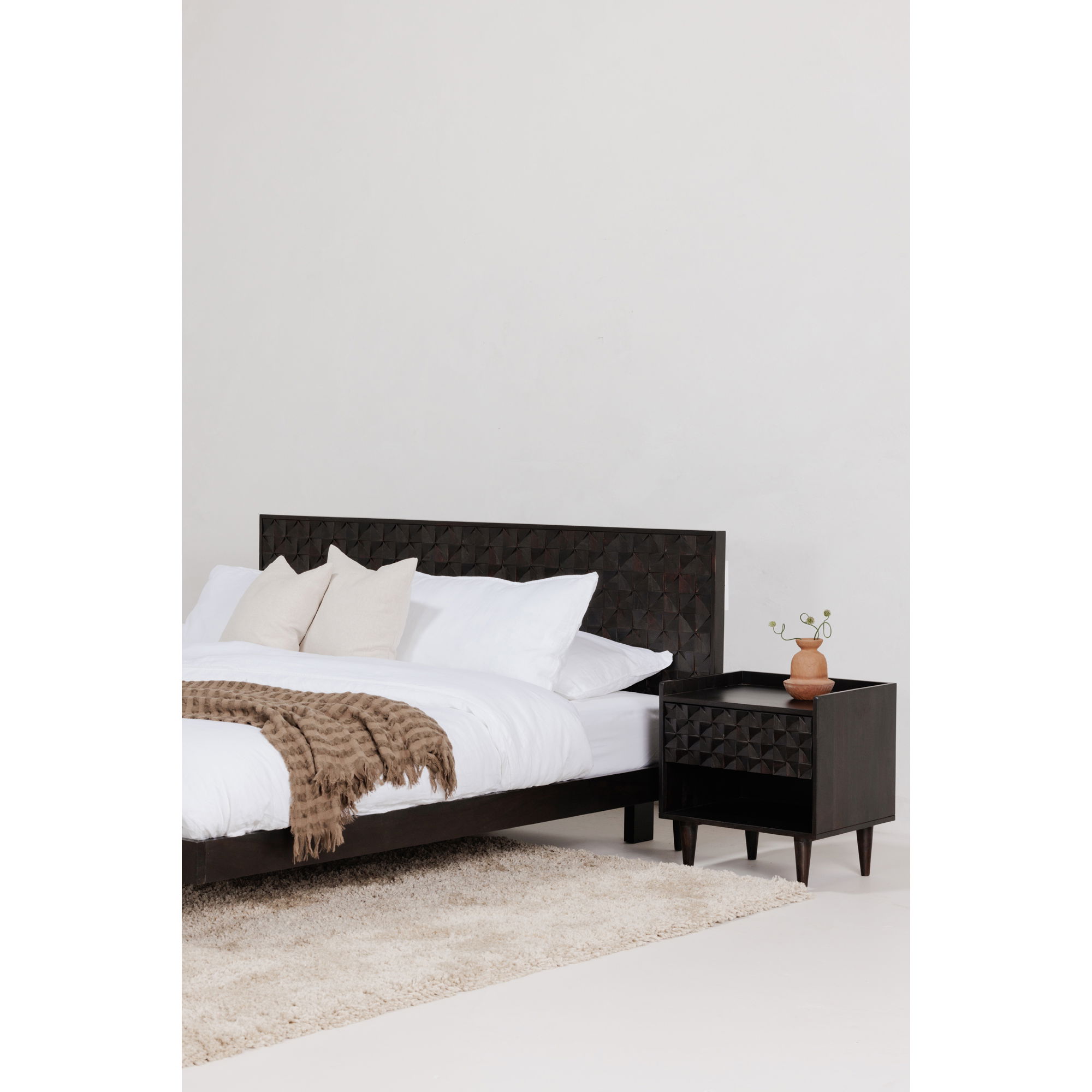 Pablo King Bed Black large image 