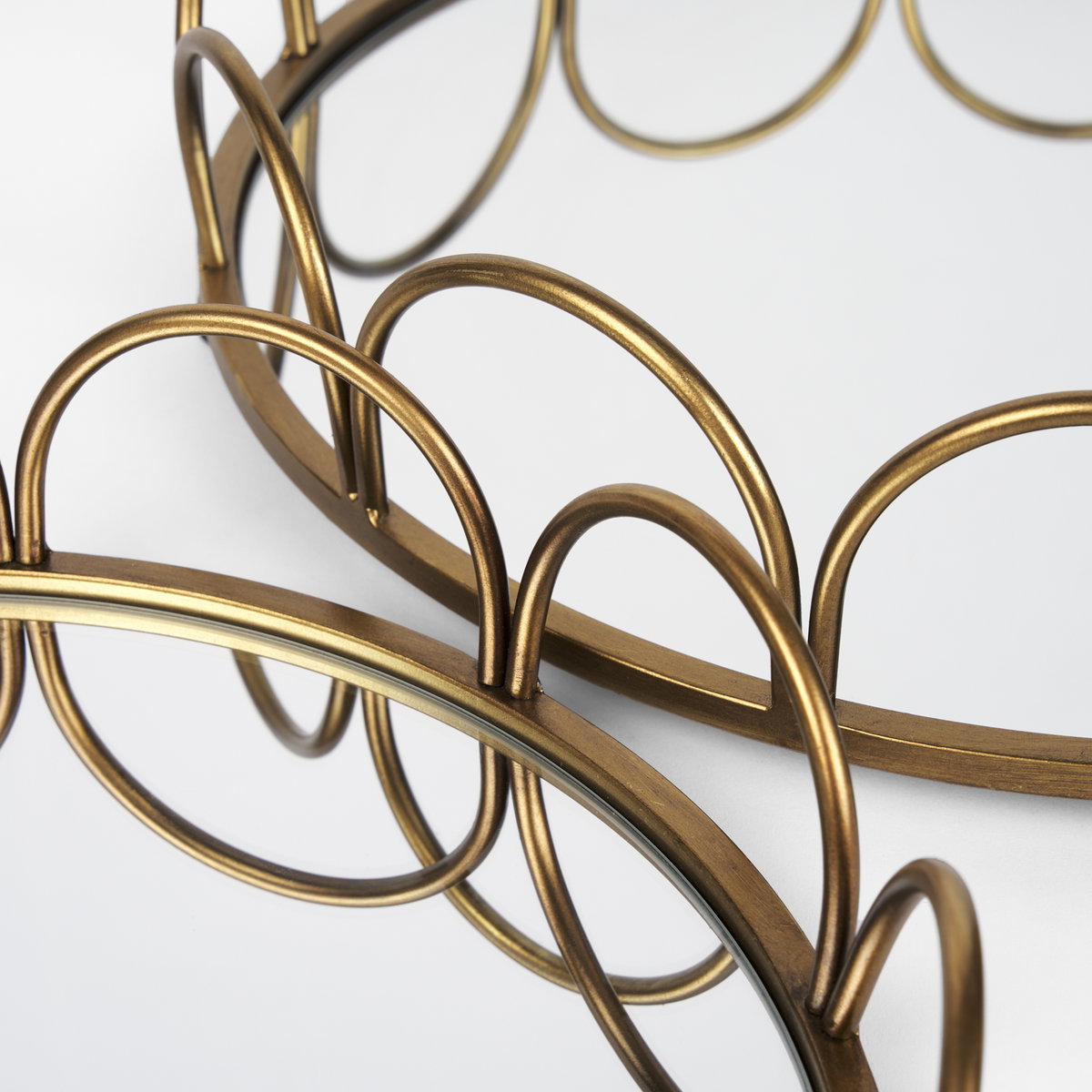 Lenore Round Metal/Mirror Tray Gold (Set of 2), Decorative Object by Mercana, 18.9" length x 18.9" width x 4.33" height View 5