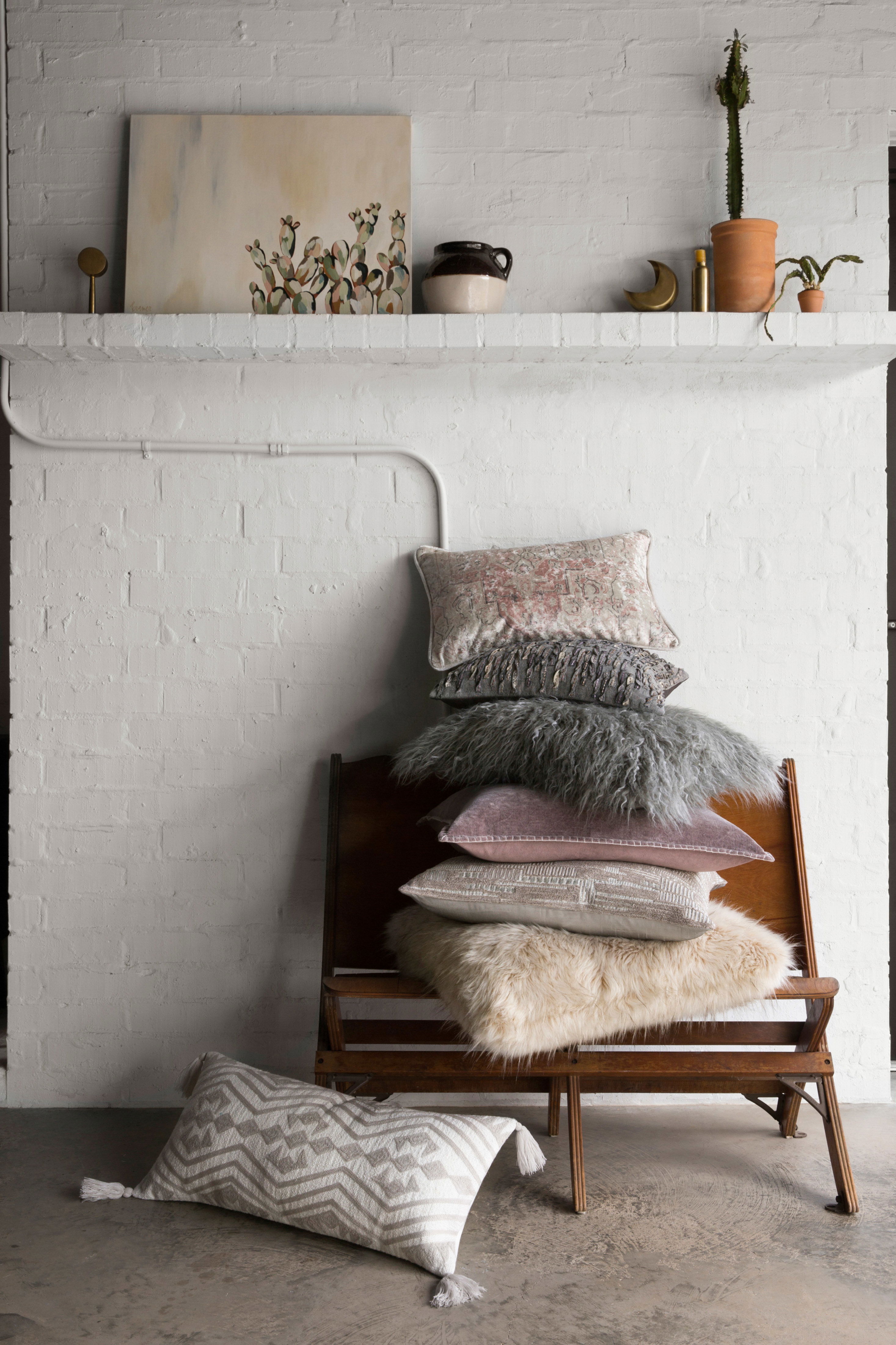 Loloi Pillows Pillow, Decorative Pillow, 18" length x 18" width View 2