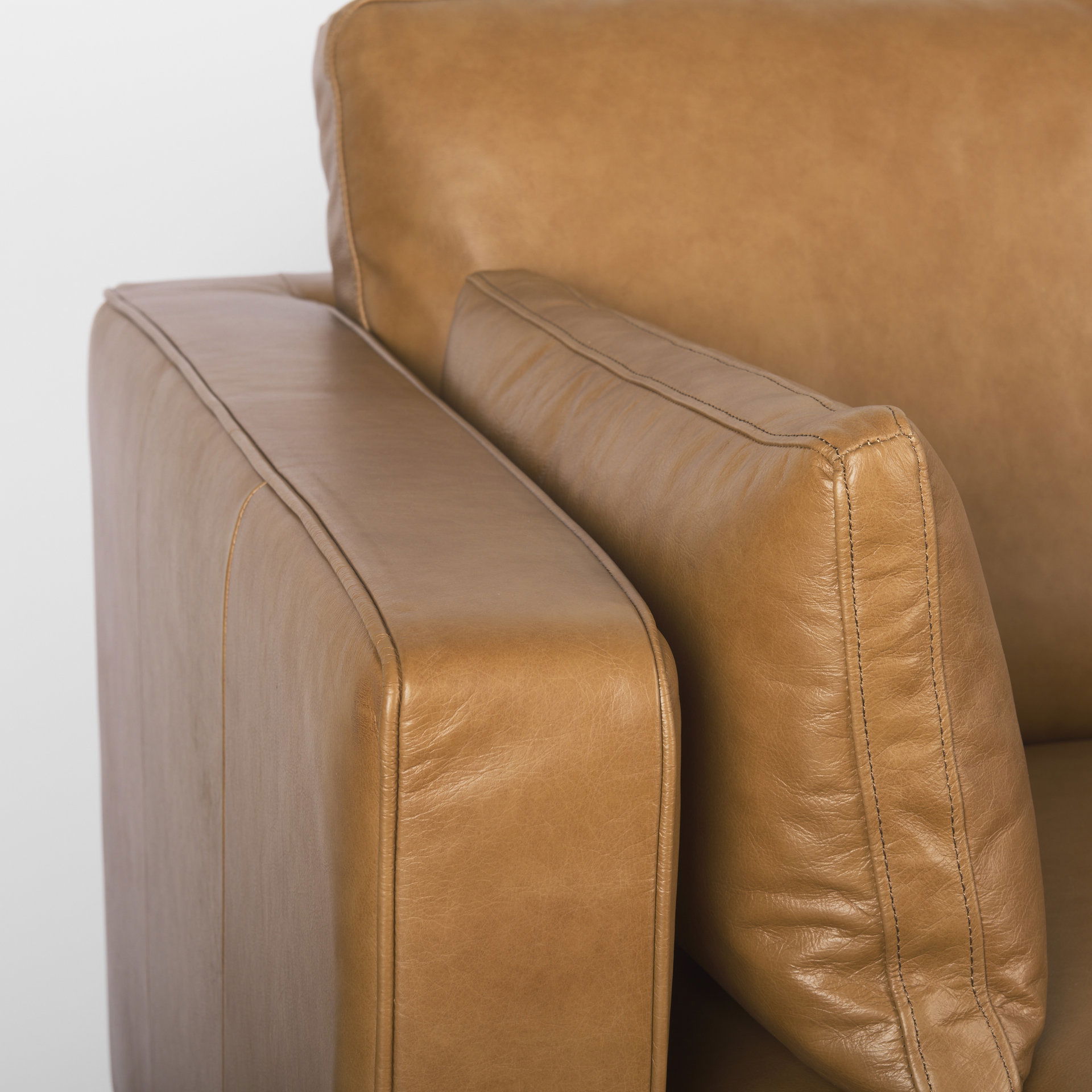 Elton 111.4L x 68.1W x 34.3H Tan Leather Right Chaise Sectional, Sectional Sofa by Mercana, 68.11" length x 34.25" width x 111.42" height View 8