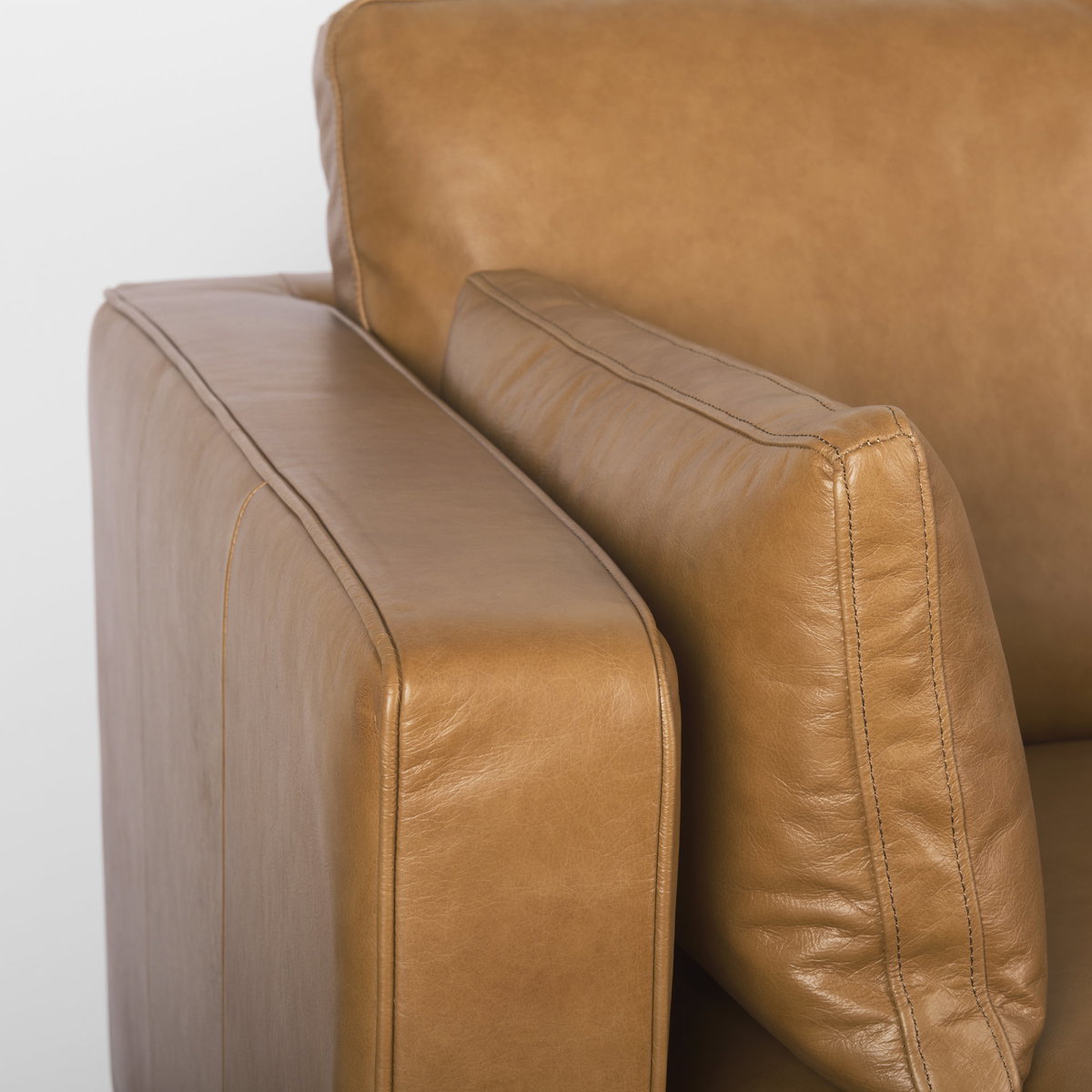 Elton 111.4L x 68.1W x 34.3H Tan Leather Right Chaise Sectional, Sectional Sofa by Mercana, 68.11" length x 34.25" width x 111.42" height View 8