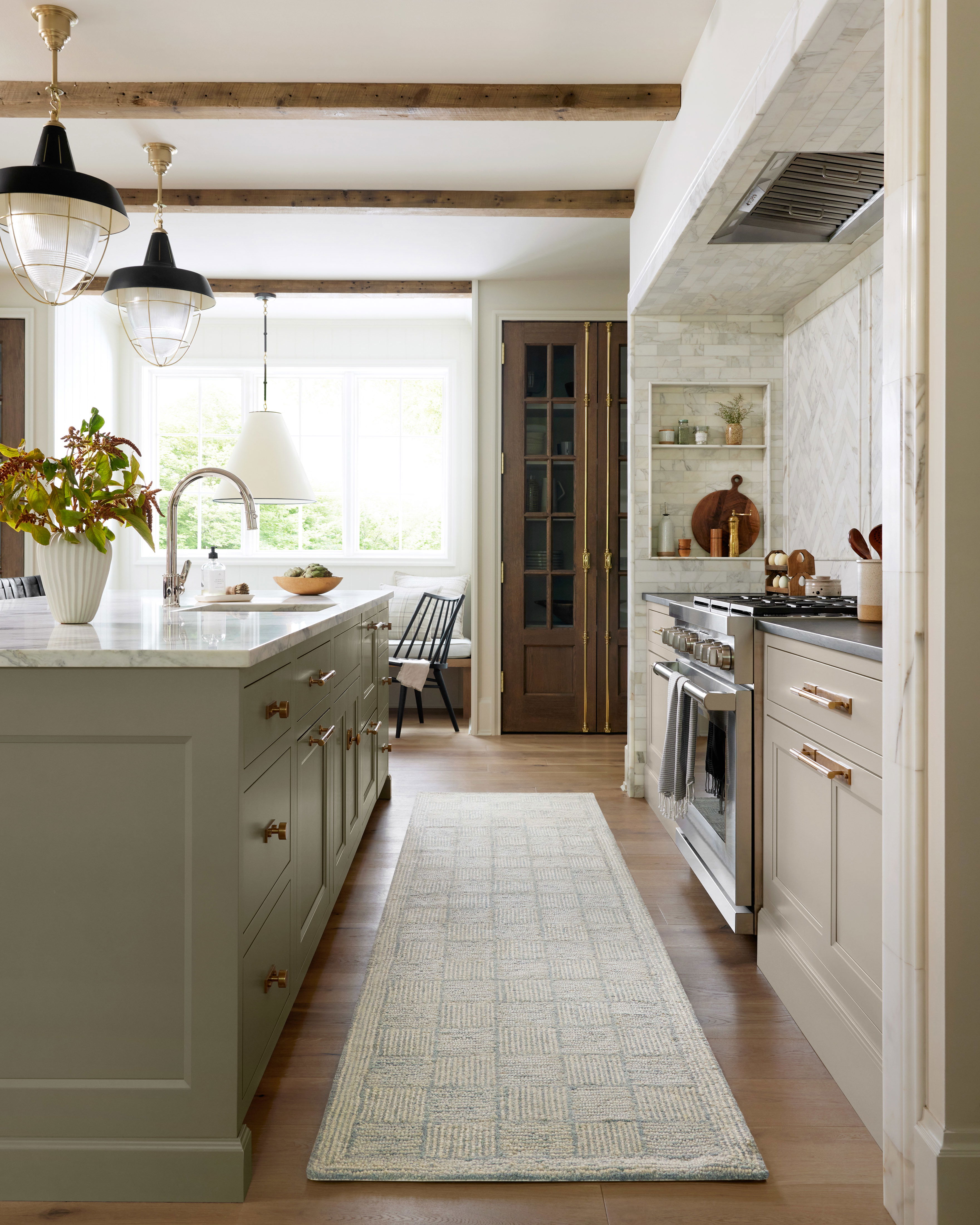 Chris Loves Julia x Loloi Francis Rug, 1'6" length x 1'6" width View 3