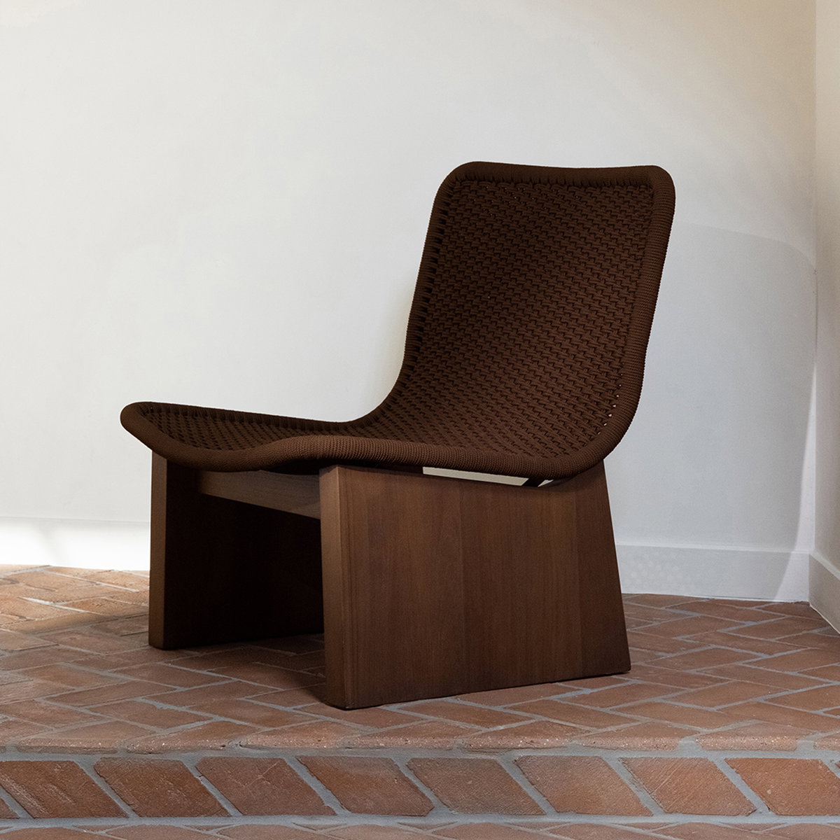Savanna Outdoor Accent Chair Brown, Outdoor Chair by Moe's Home, 2'2.8" width x 2'6.9" height x 2'6.3" depth View 8