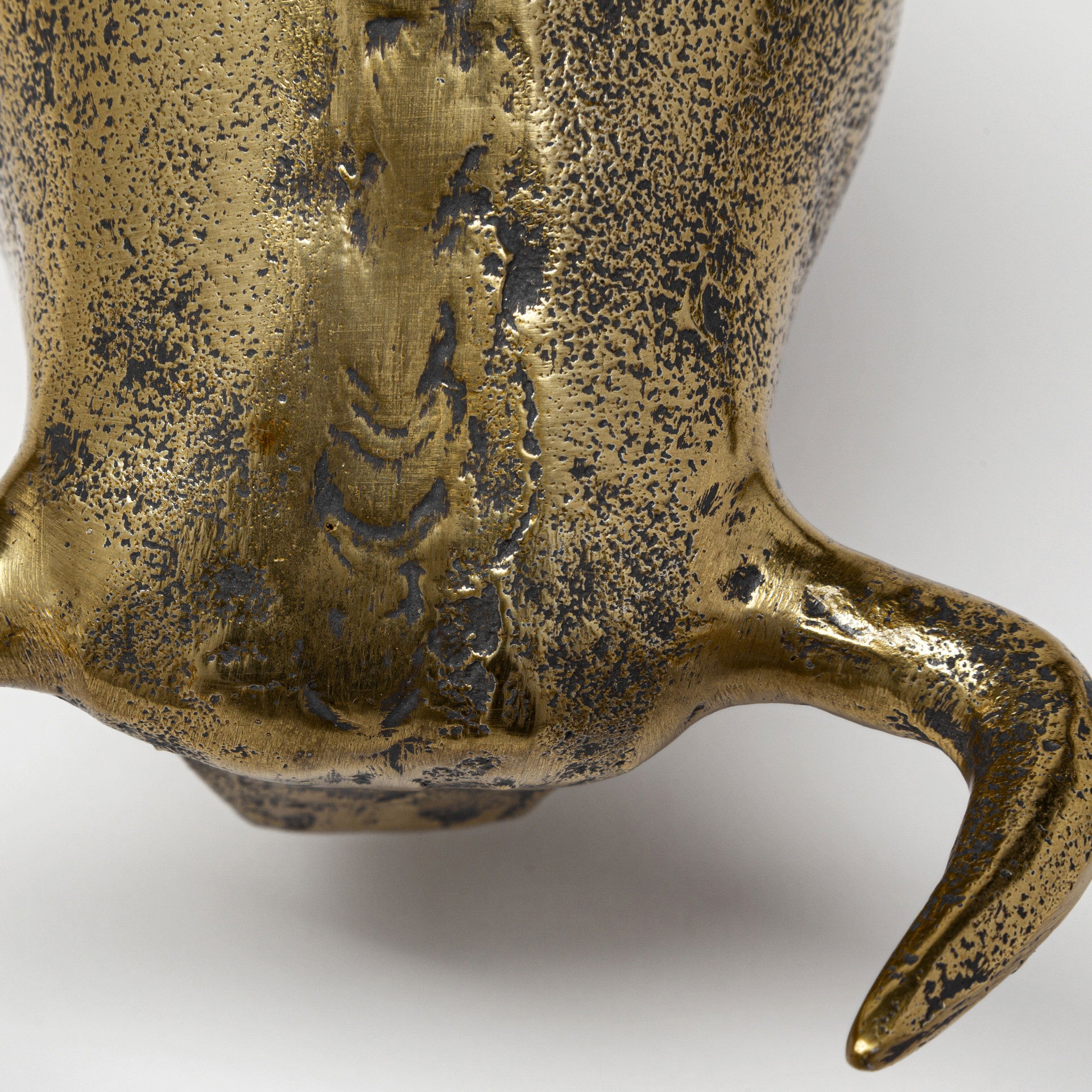 Tauro I 9L x 4W Gold Cast Aluminum Raging Bull large image 