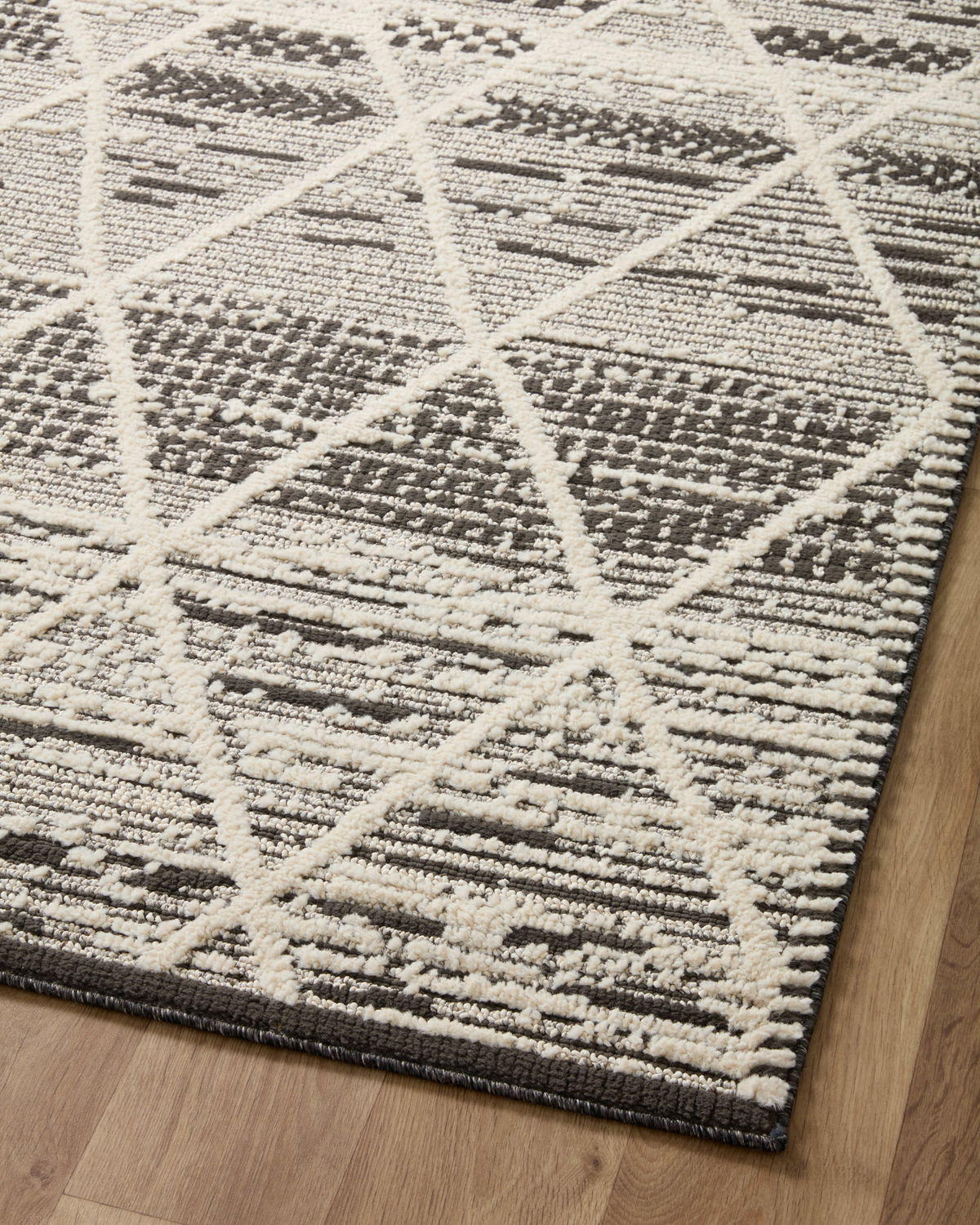 Loloi Fabian Rug, 2'7" length x 4' width View 7