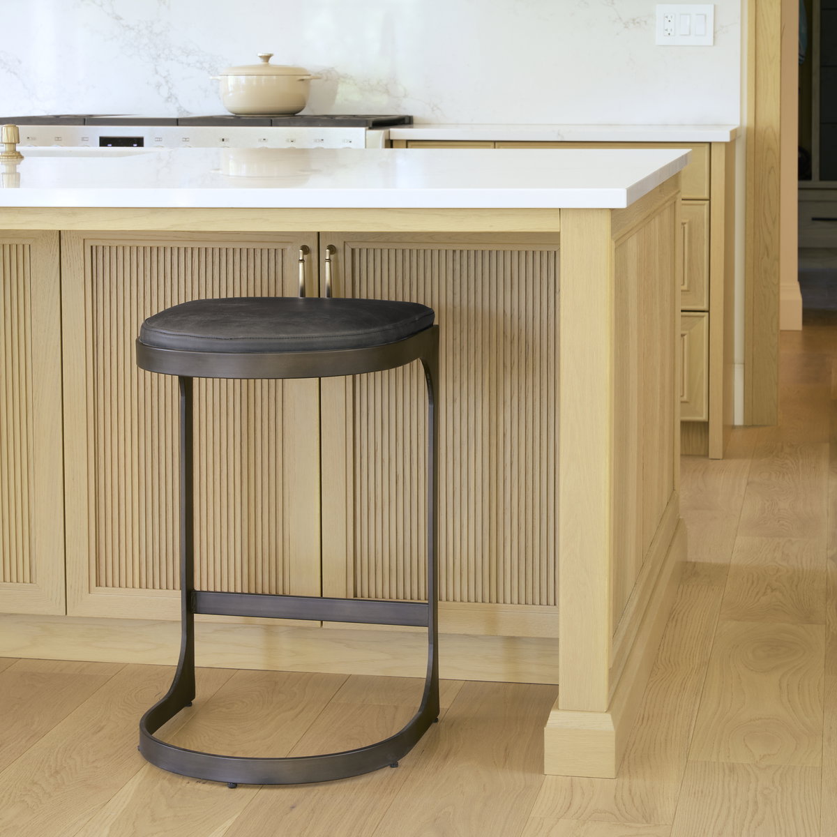 Tyson Backless 28in Seat Bar Stool | Black Leather with Black Metal, Counter & Bar Stool by Mercana, 17.25" length x 17.5" width x 28" height View 2